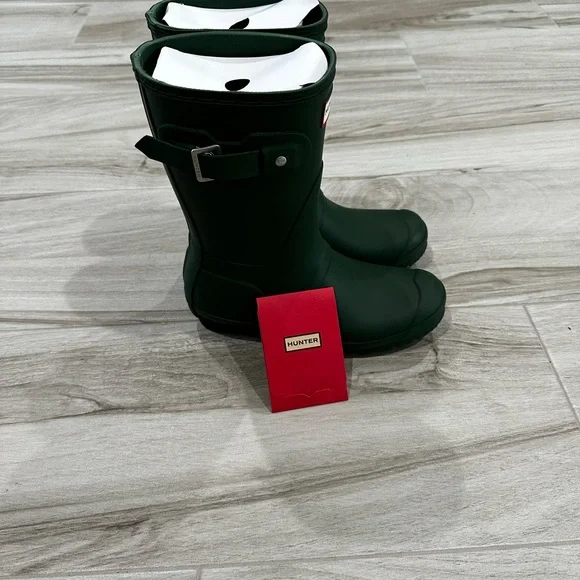 Hunters Women’s Original Short Rain Boots in Dark Green - Picture 7 of 8